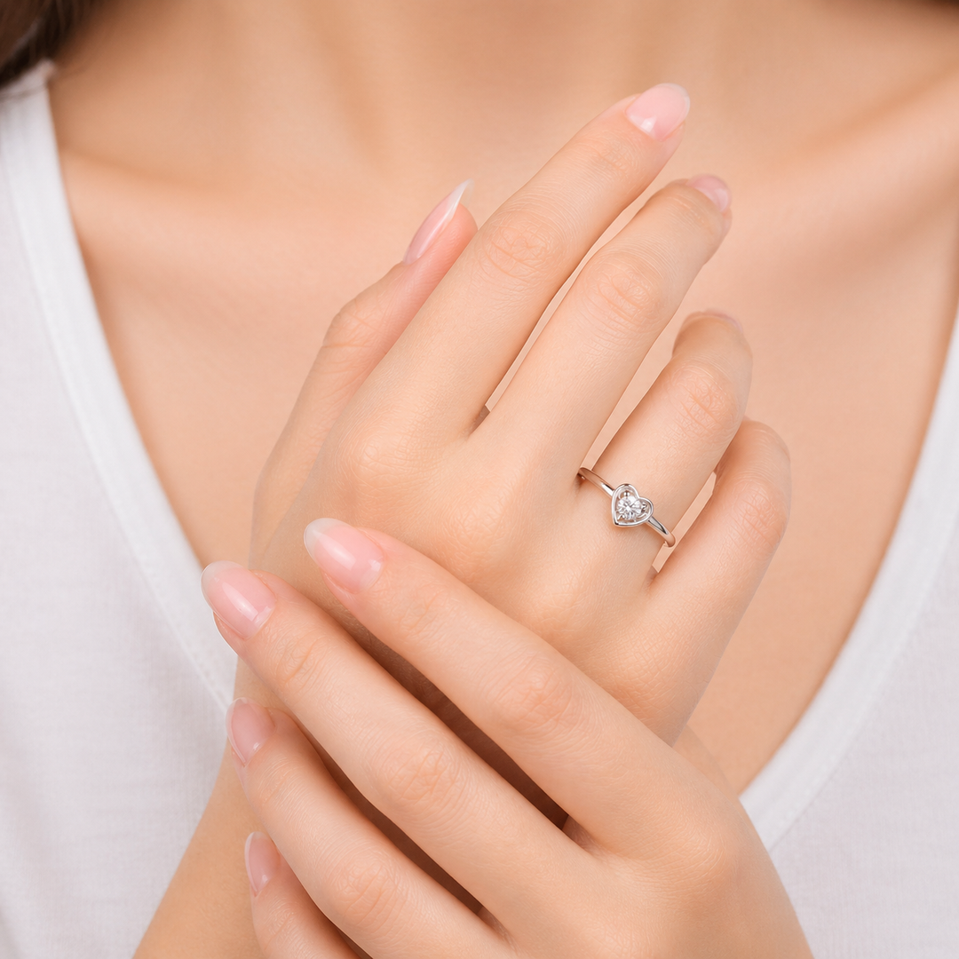 Graziella 14KT White Gold 0.04CTW Diamond Heart Ring - Size 6