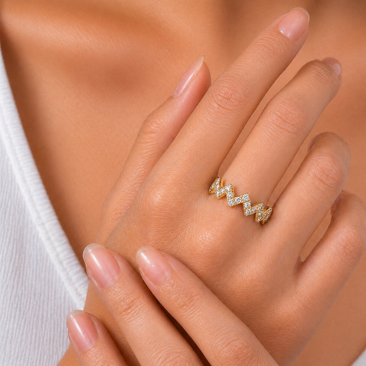 Graziella 18KT Yellow Gold 0.90CTW VS G Colour Diamond Zig Zag Ring - Size 6
