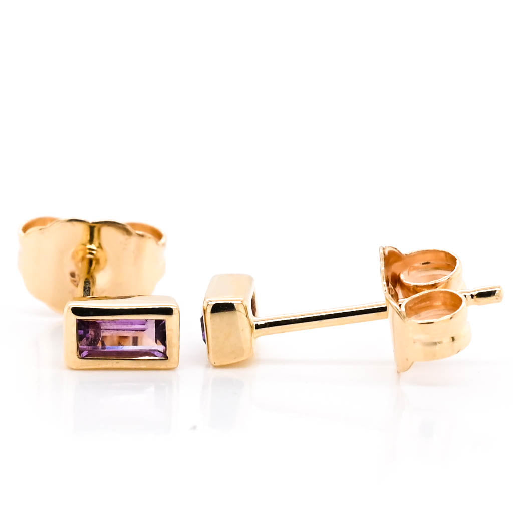 10KT Yellow Gold 0.20CT Baguette Amethyst Bezel Set Stud Earrings.