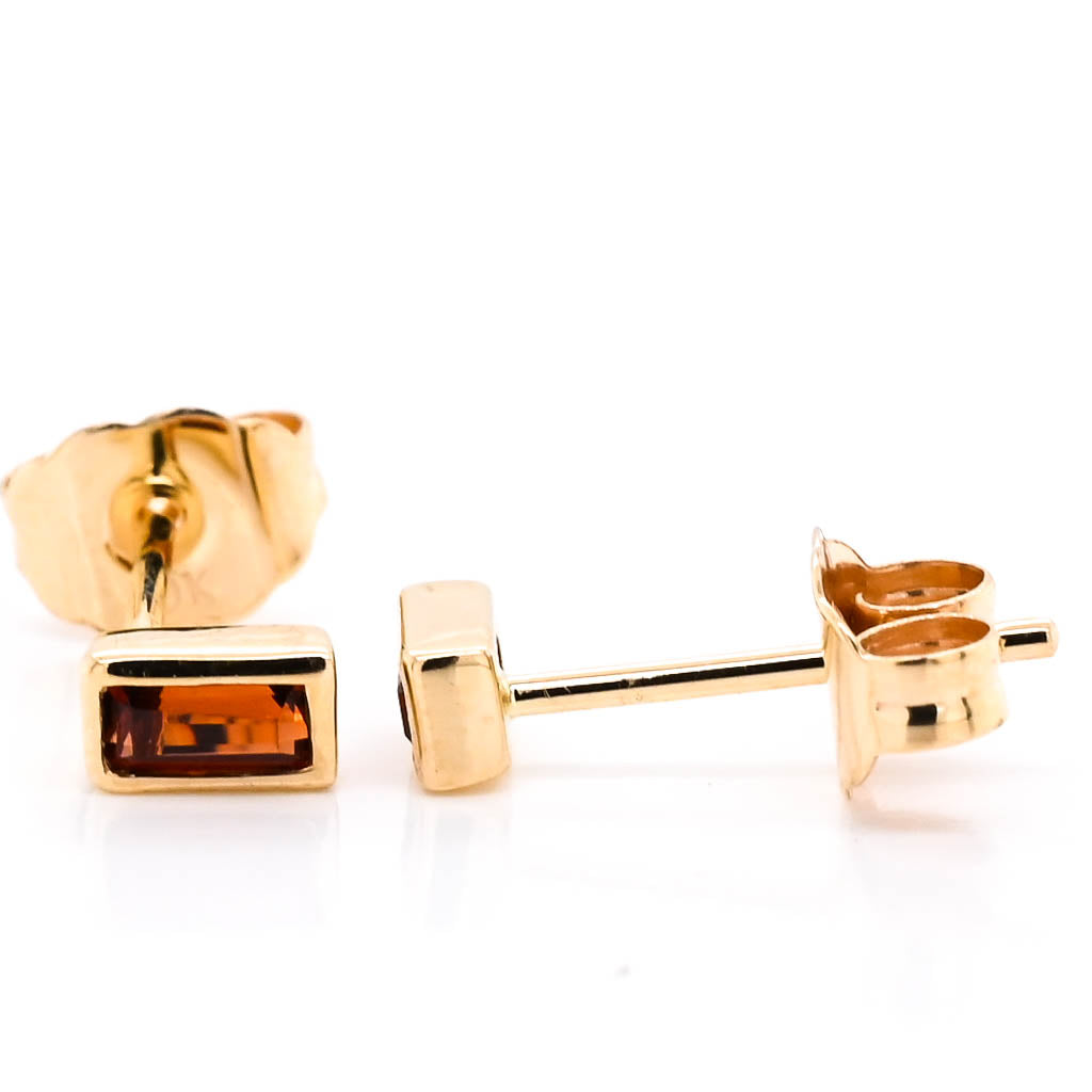 10KT Yellow Gold 0.20CT Baguette Garnet Bezel Set Stud Earrings.