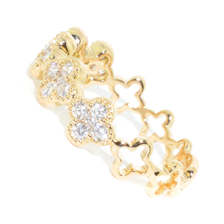 18KT Yellow Gold 0.67CTW Diamond Flower Ring.