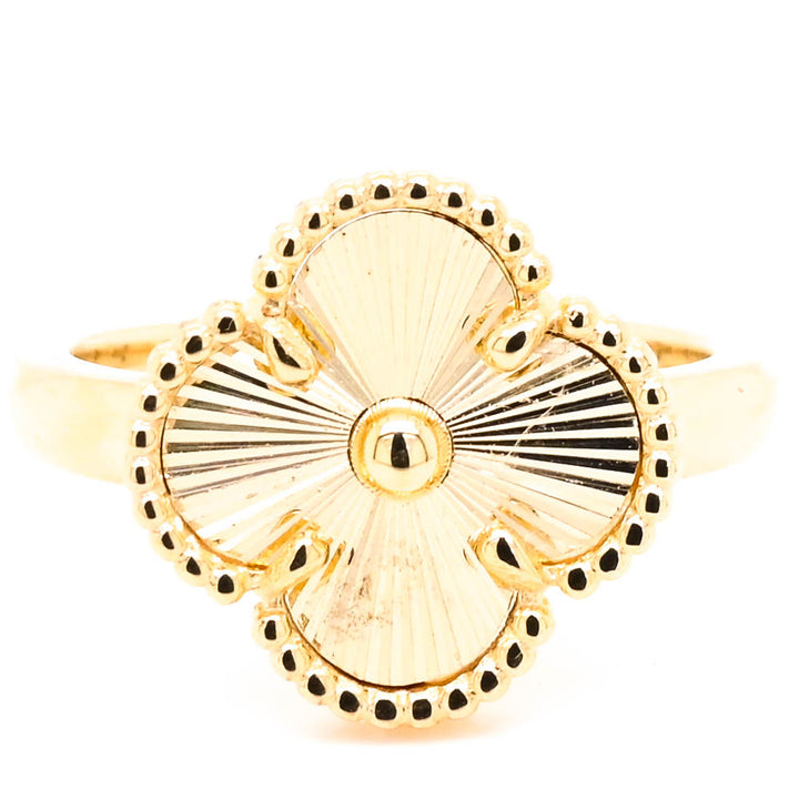 10KT Yellow Gold Clover Ring.