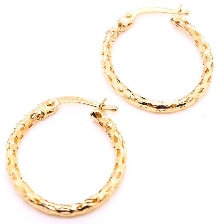 10KT Yellow Gold Oval Medium Hoop Earrings.