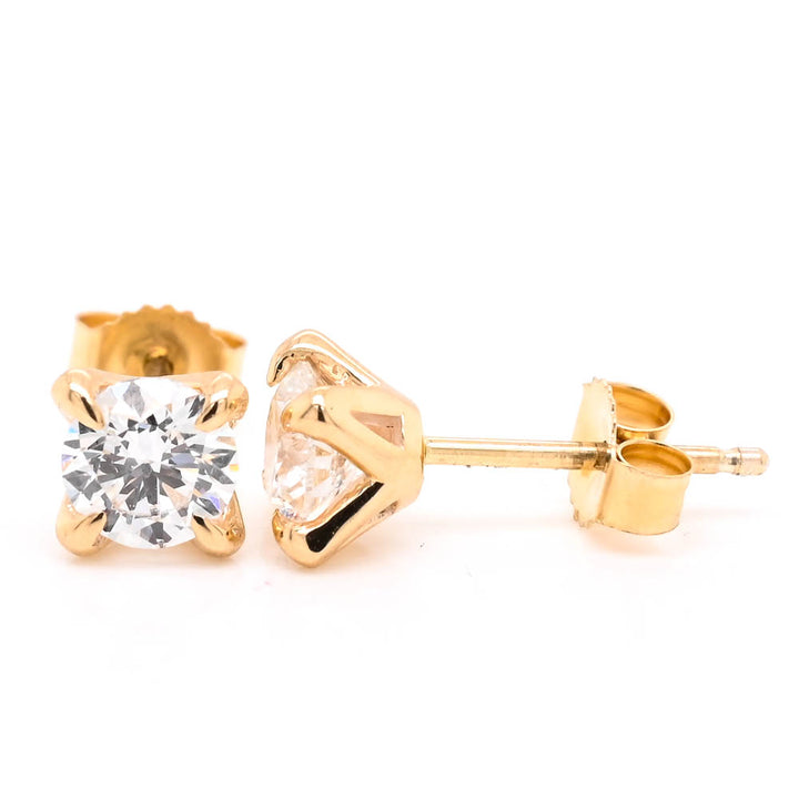 10KT Yellow Gold 0.70CTW Round Brilliant LAB Created Diamond Stud Earrings.
