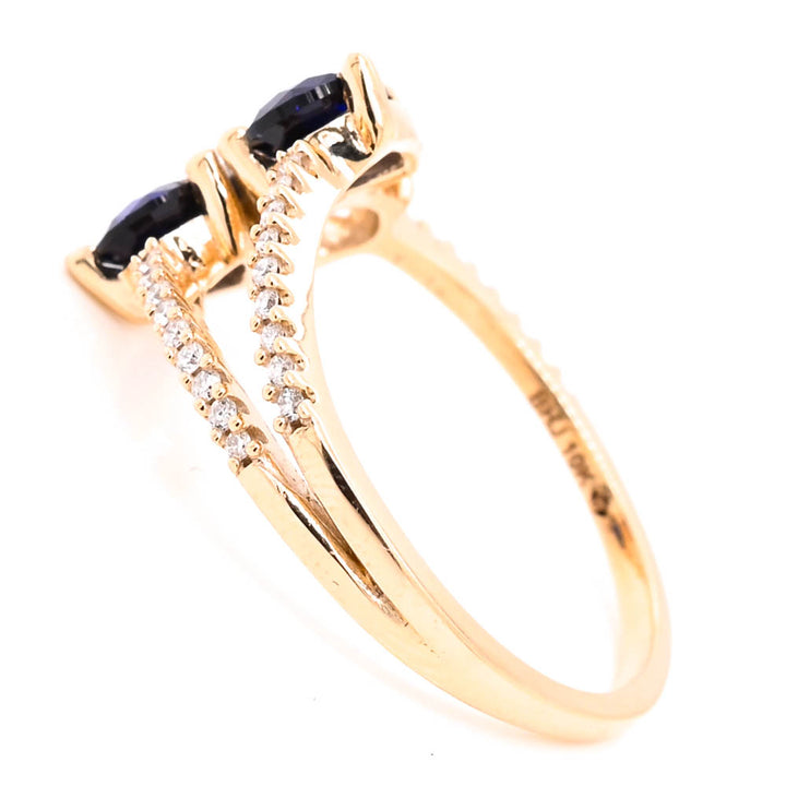 10KT Yellow Gold 0.90CTW Lab Created Blue Sapphire & Diamond Ring.