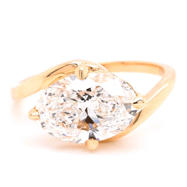 10KT Yellow Gold 2.50CT Oval Shape Lab Created Diamond Solitaire Engagement Ring.