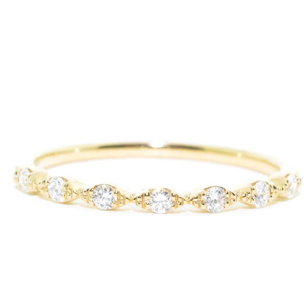 14KT Yellow Gold 0.13CTW Diamond Wedding Band.